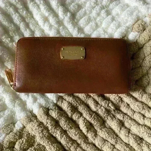 Michael kors brown leather clutch zipper wallet - Picture 1 of 7